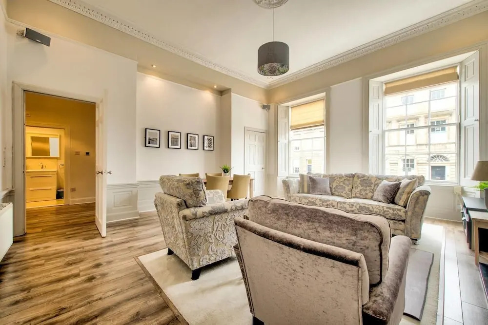 City Centre Georgian Maindoor 2bed/2bath Apartment