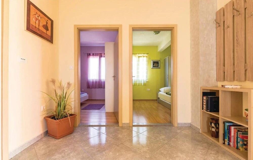 Nice Home in Kastel Luksic With Wifi and 6 Bedrooms