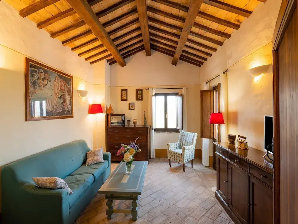 Gorgeous Apartment with Pool near Sibillini Mountains