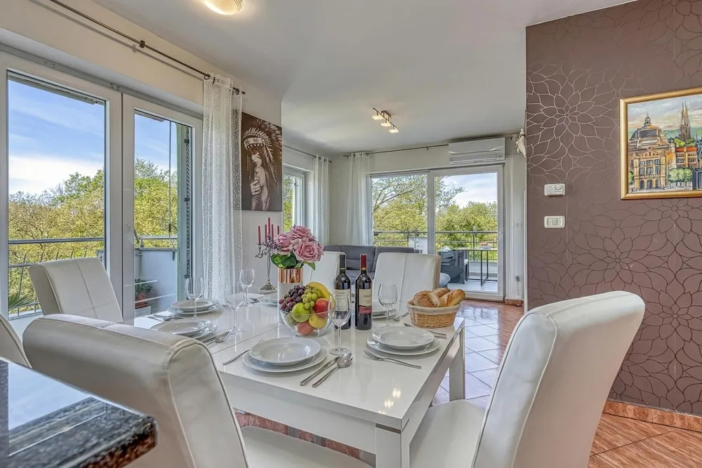 Sea Breeze Residence Mariella