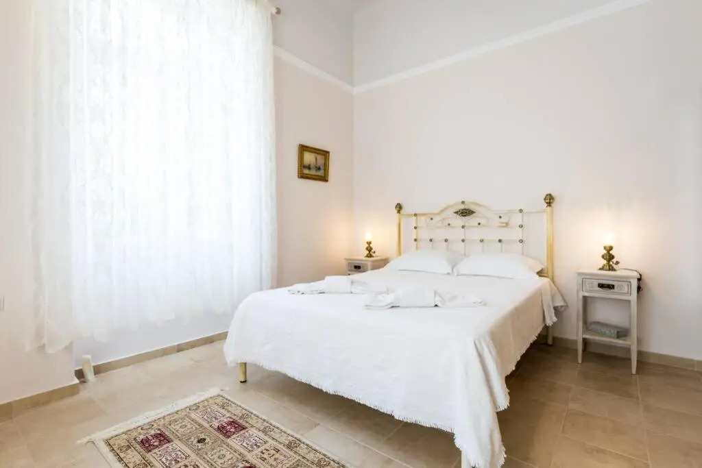 Neoclassical flat with 2 bedrooms in Piraeus