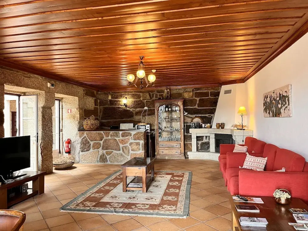 Nomad s Country - Cimo de Vila Mountain Window