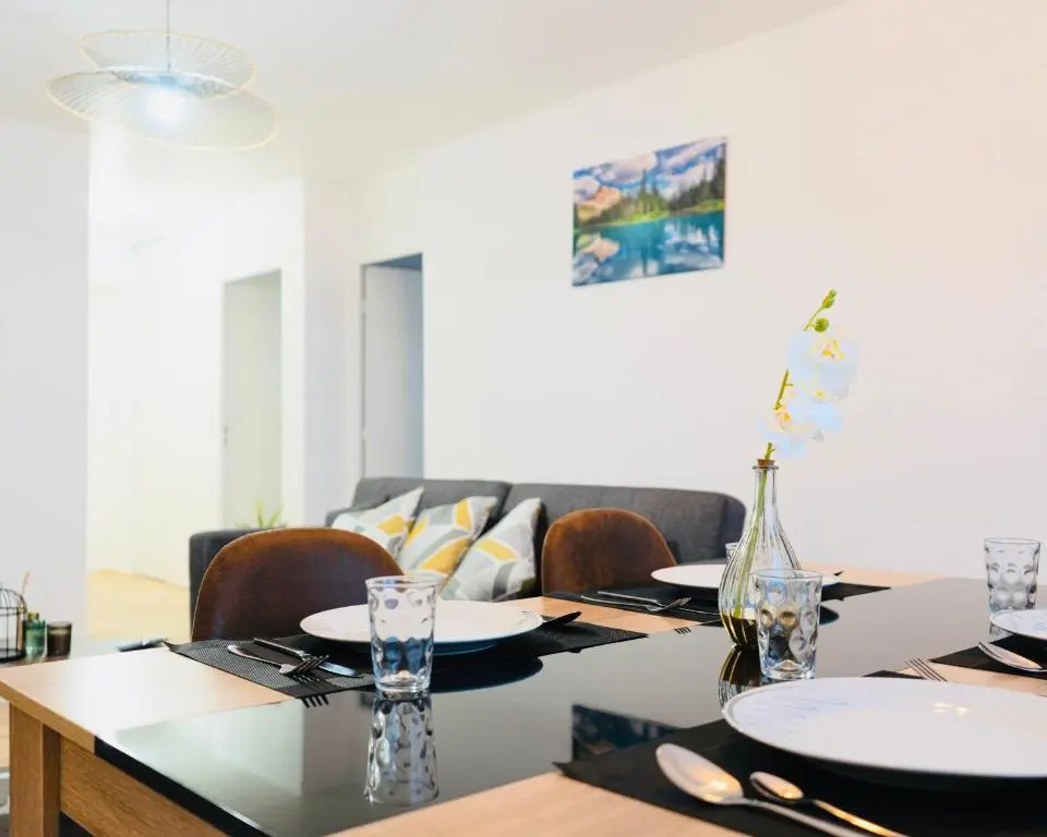 Bella Luna III - Elégant appartement centre ville - Parking gratuit - Wifi ultra rapide-Appareil Massage-Netflix-Jeu société