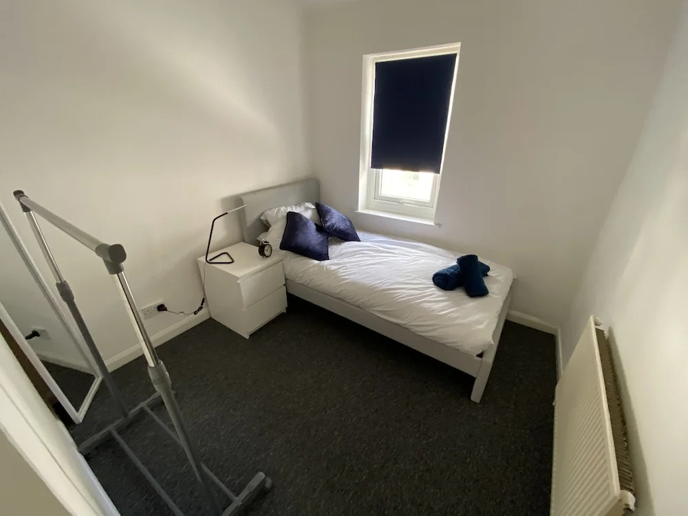 Beautiful Modern 3-bed House in Wallasey Near City