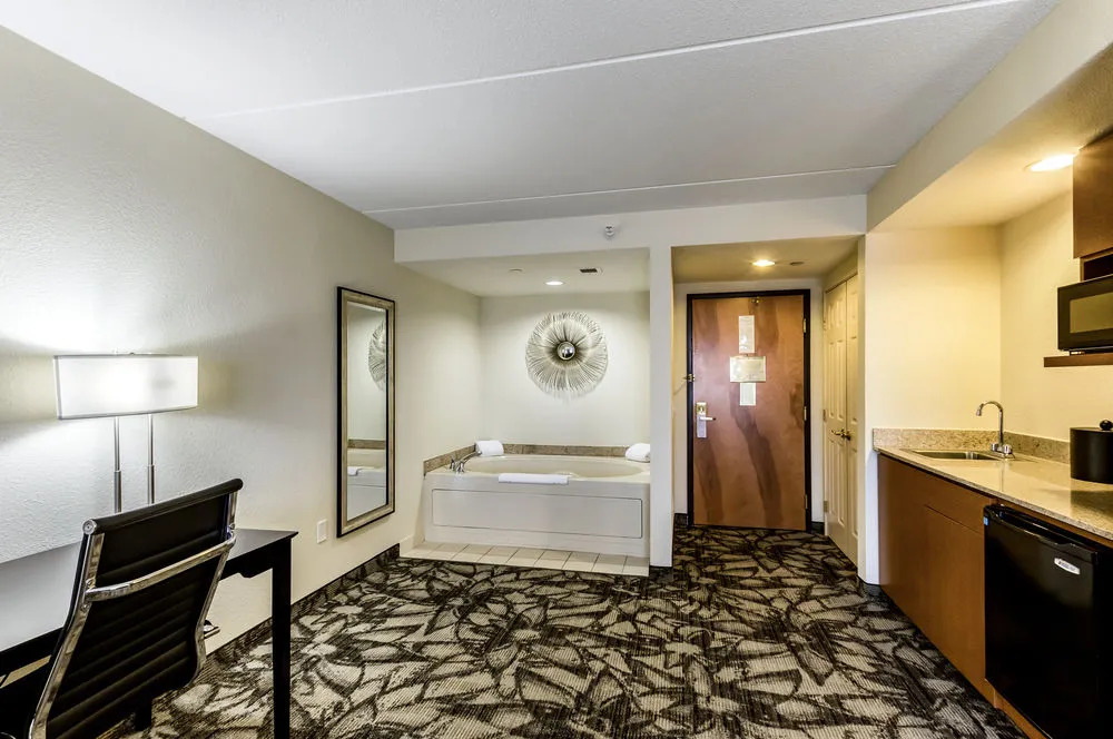 Holiday Inn Express & Suites Cedar Falls - Waterloo by IHG
