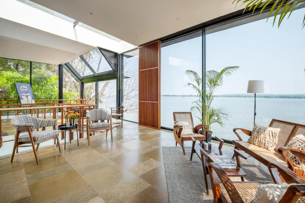 Glasshouse On The Bay