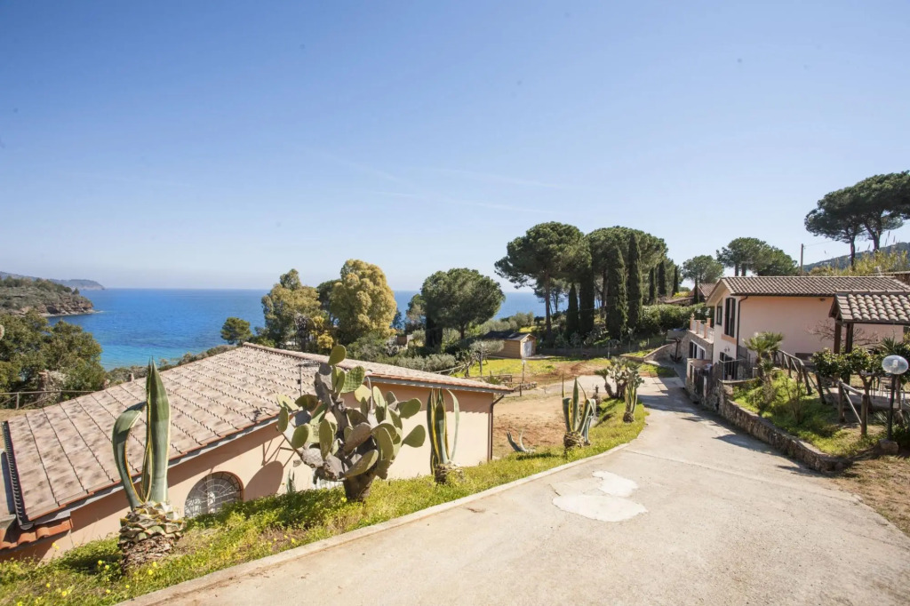 Villetta I Limoni in an elegant estate just a few steps from the beach of Straccoligno-VILLINO I LIMONI