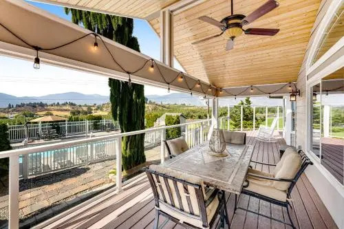 La Via Bella Retreat by the Lake