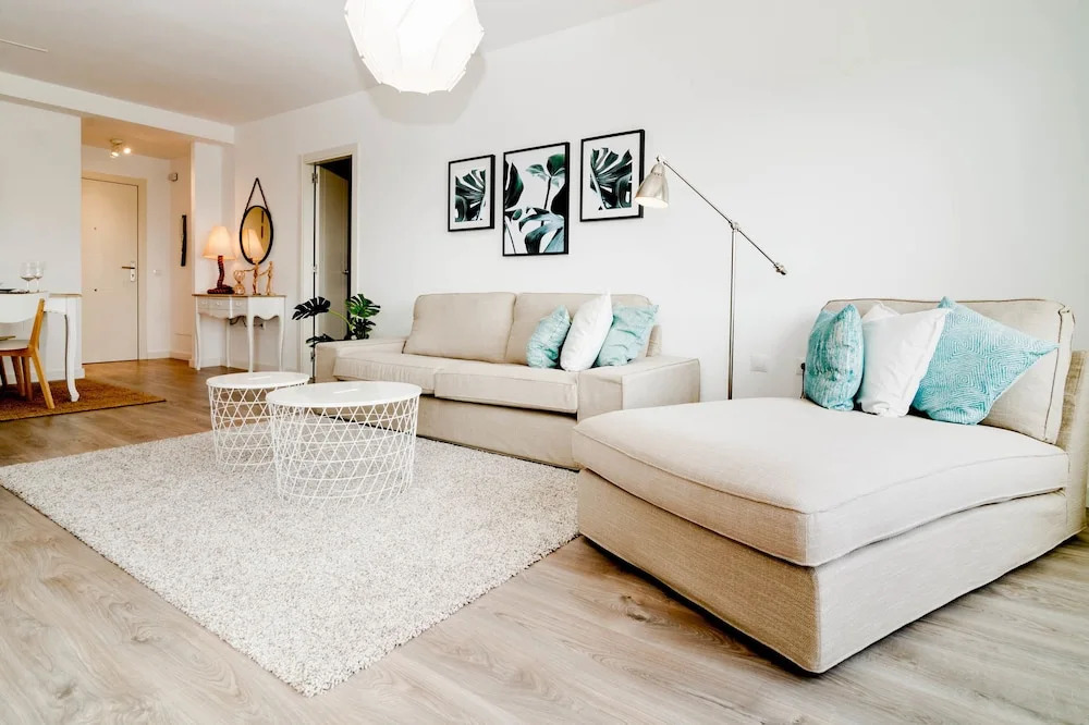 ALB301-New 2 bedroom apt with shared roof top pool