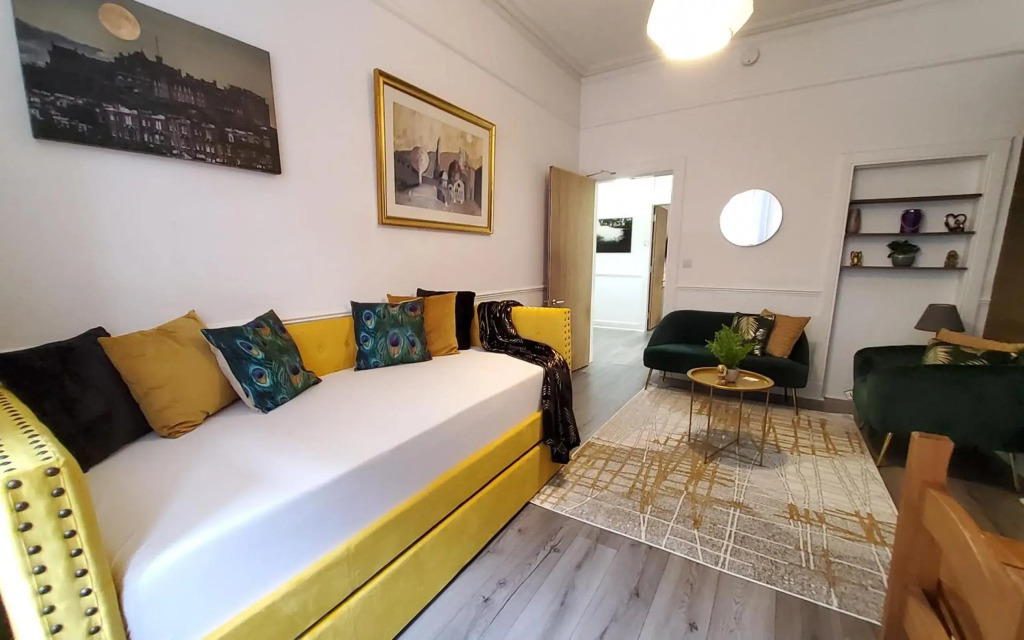 6 Separate beds, 2 baths -Leith Spectacular Apartment