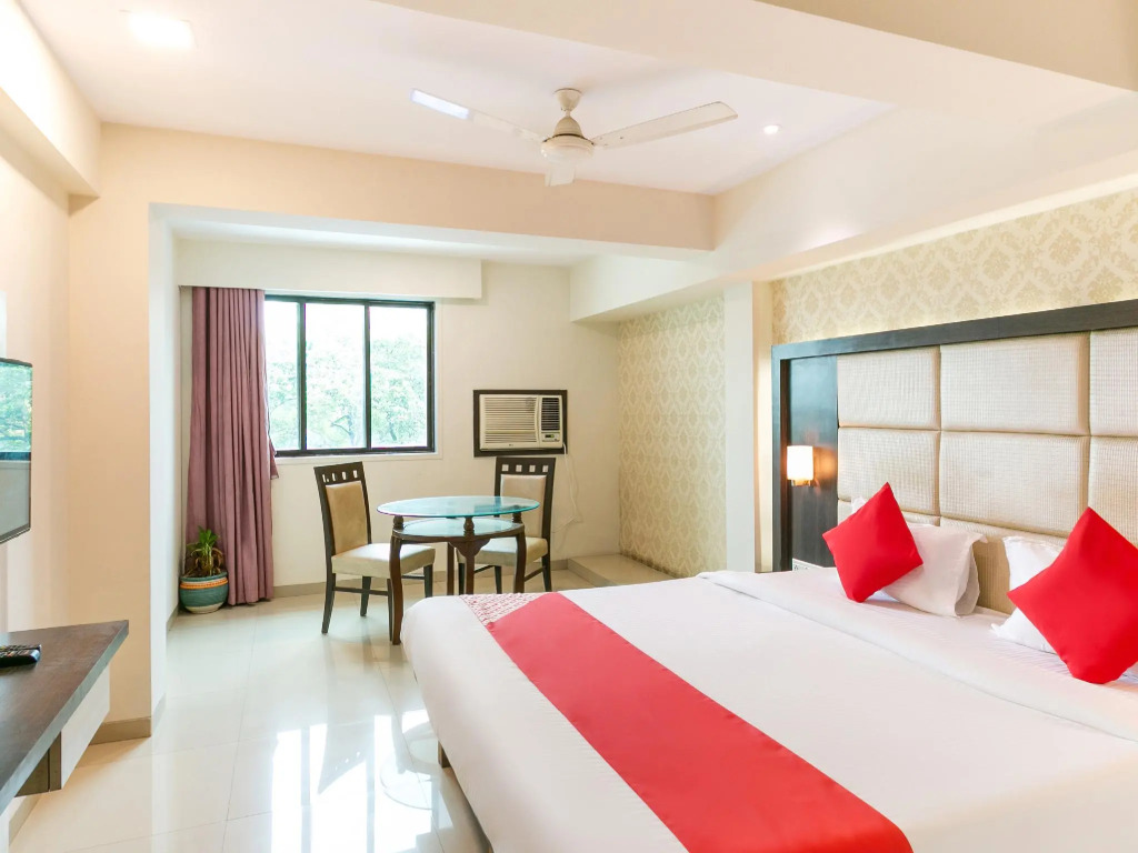 OYO 36215 Hotel Pearl Residency