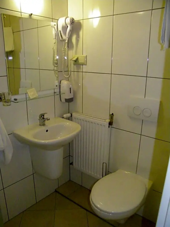 Hotel Restauracja Tawerna Gliwice - duży parking gratis