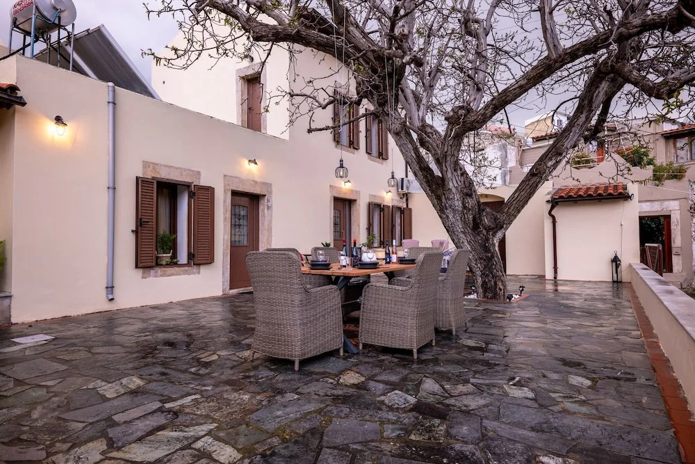 Walnut tree Villa Ano Archanes-10km from Heraklion
