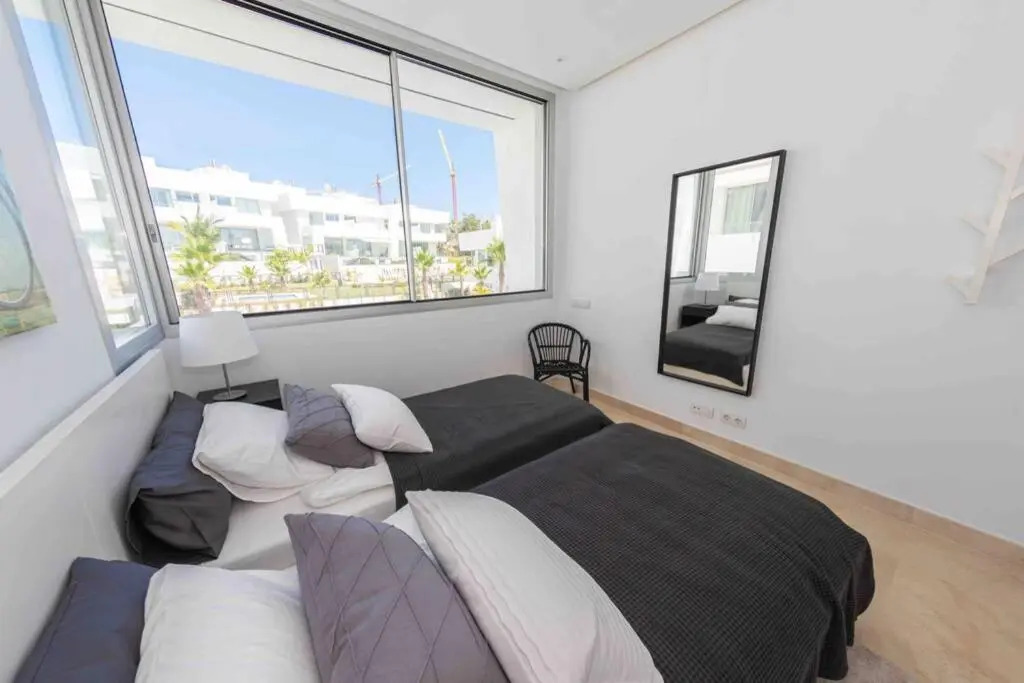 New Top Townhouse With Private Pool/4Bdr/3.5Bath