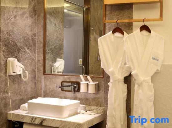 Xiamen Baihaishu Hotel (Huanghua Beach, Huandao Road)