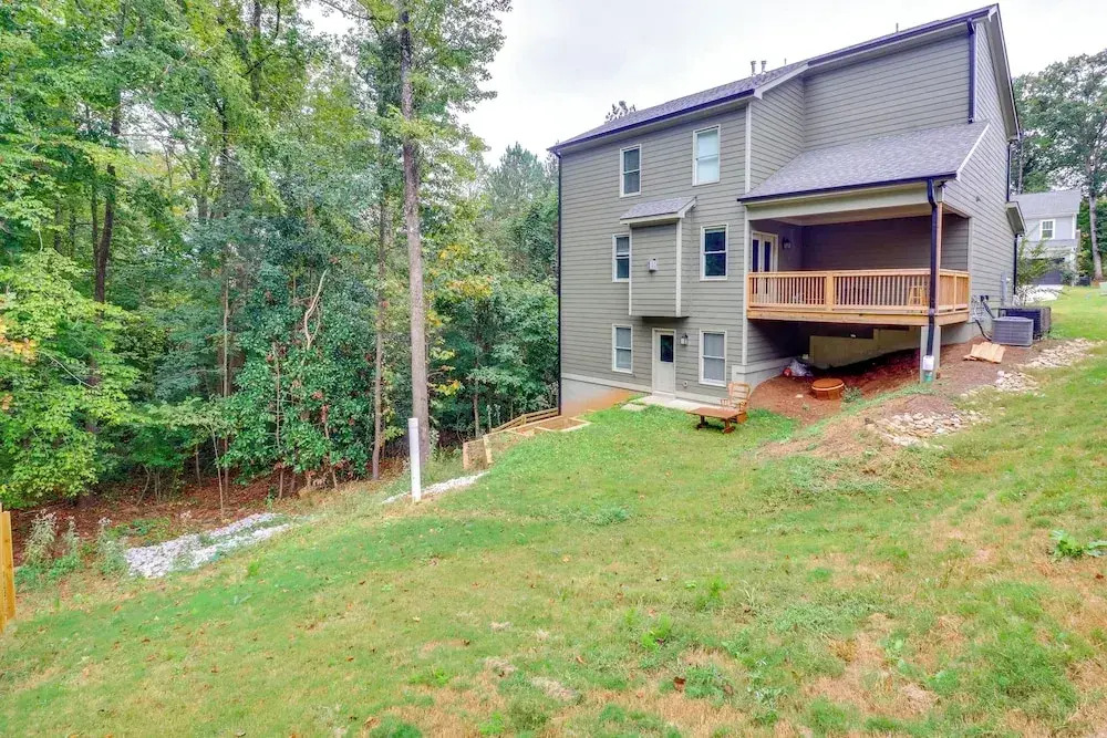 9 Mi to Downtown Atlanta: Quiet Eastside Apartment