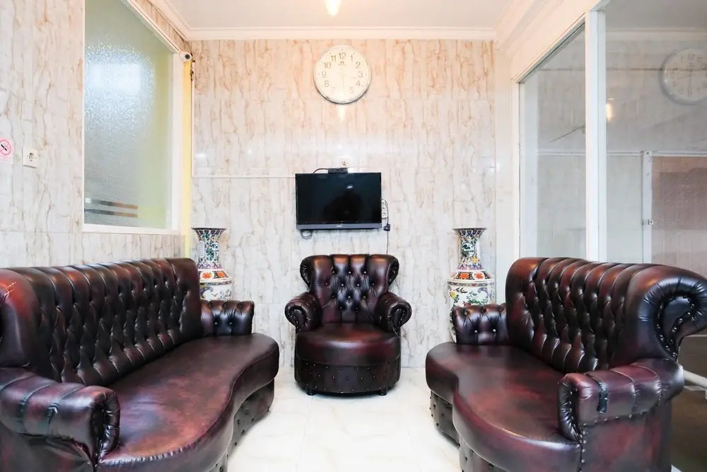 Urbanview Hotel Mawar Sharon near Alun Alun Batu