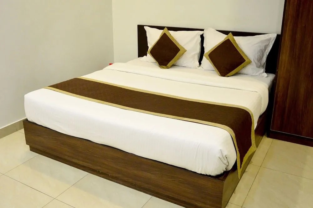 OYO 6697 Hotel Green Lemon