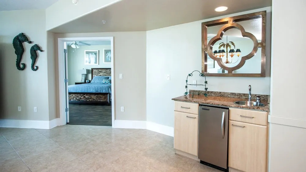 Three Bedroom/three Bathroom Condo Overlooking the Gulf - Unit Crb0911