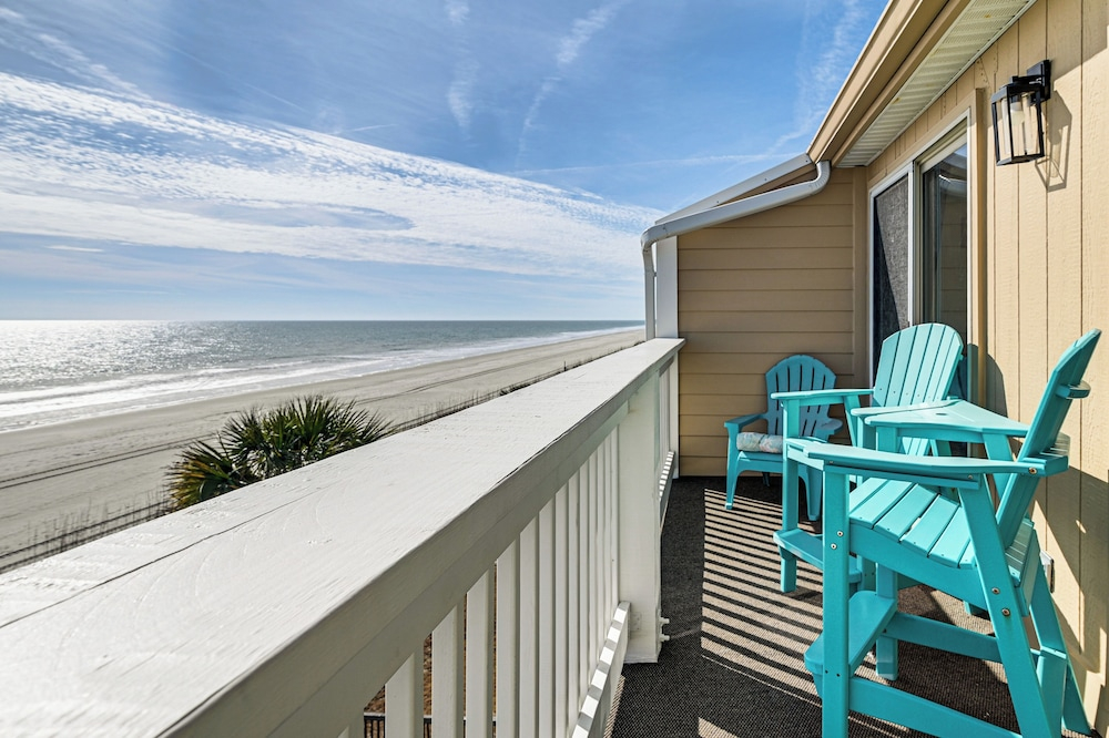 Steps to Pool & Beach: Coastal Carolina Condo!