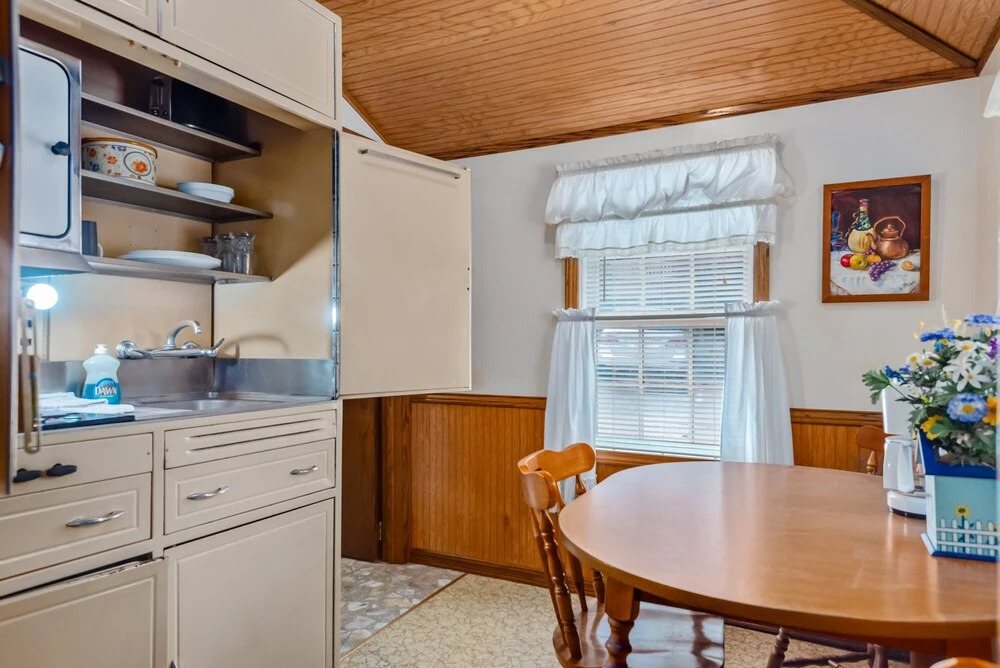 Log Cabin Inn
