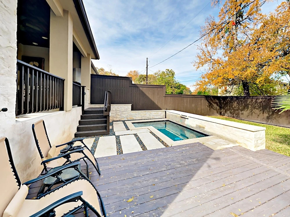 Skyline View Austin House by RedAwning