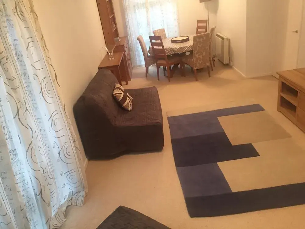 NEW Cosy 1BD Flat in the Heart of Llandough -wales