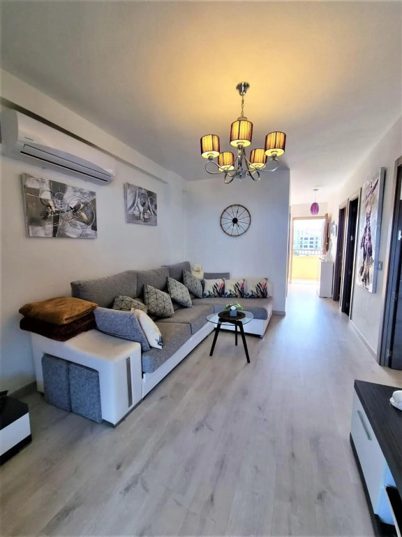 2-Schlafzimmer-Penthouse-Apartment mit frontalem Meerblick