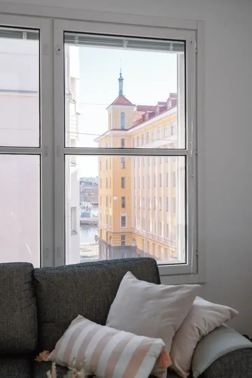 Modern 1BR Apartment with Balcony