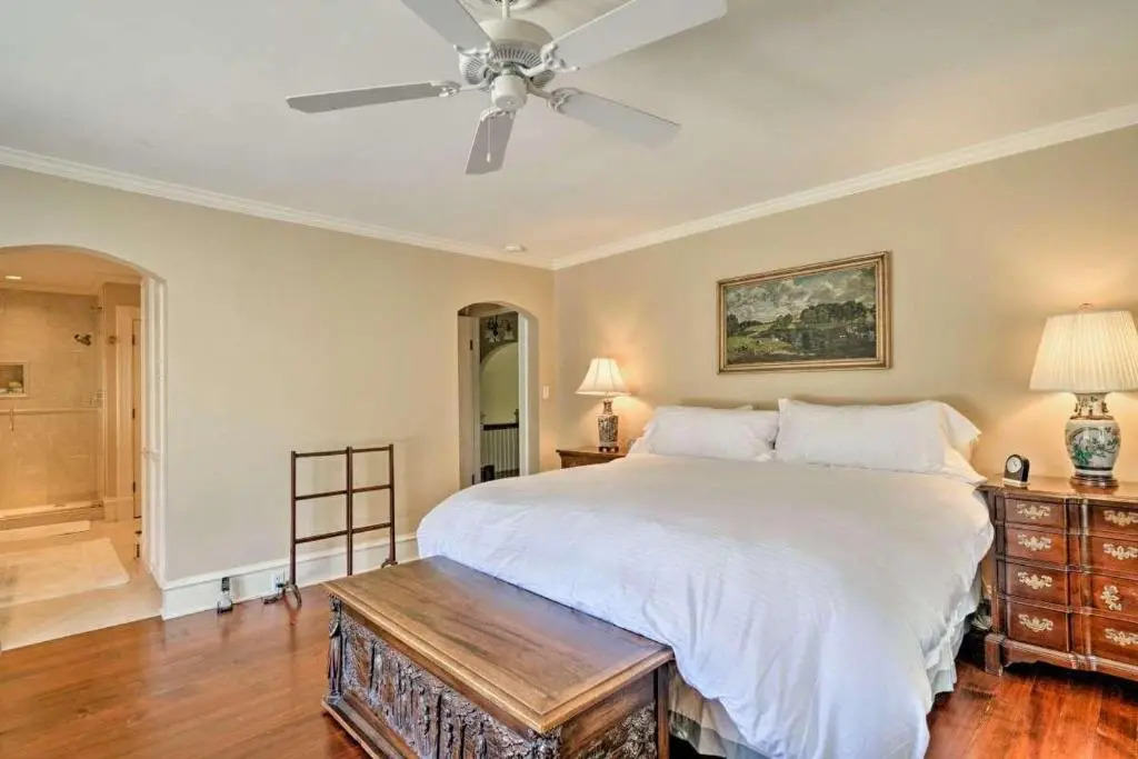 9 Broadmoor Ave