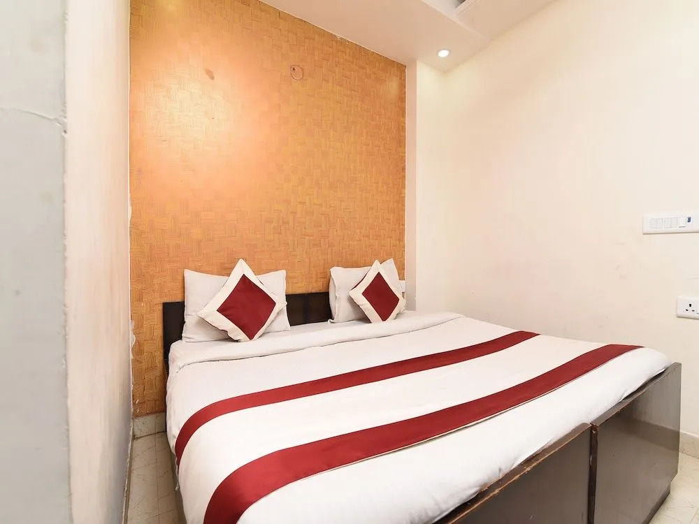 OYO 23677 Hotel Marina