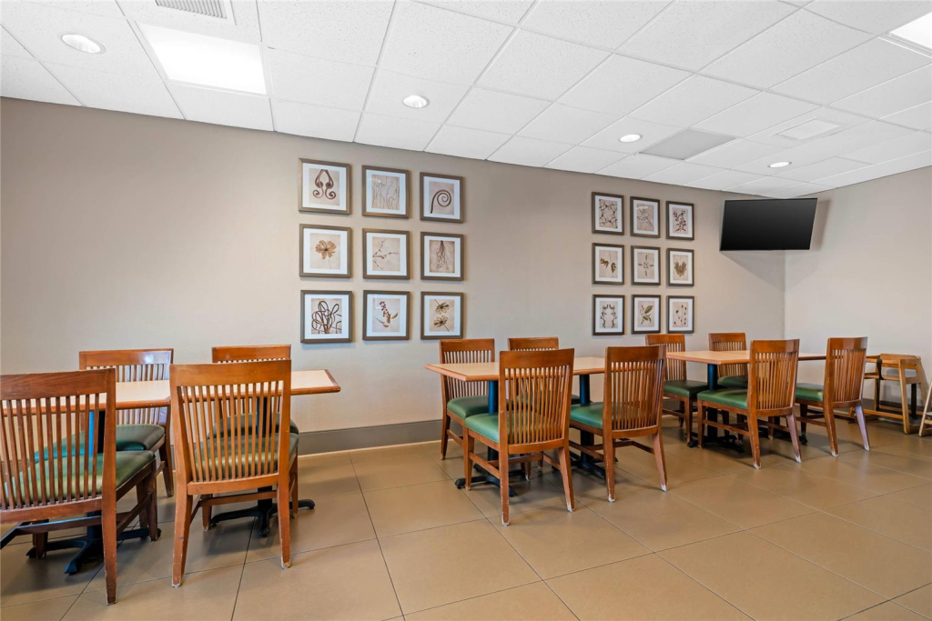 Country Inn & Suites by Radisson, West Bend, WI