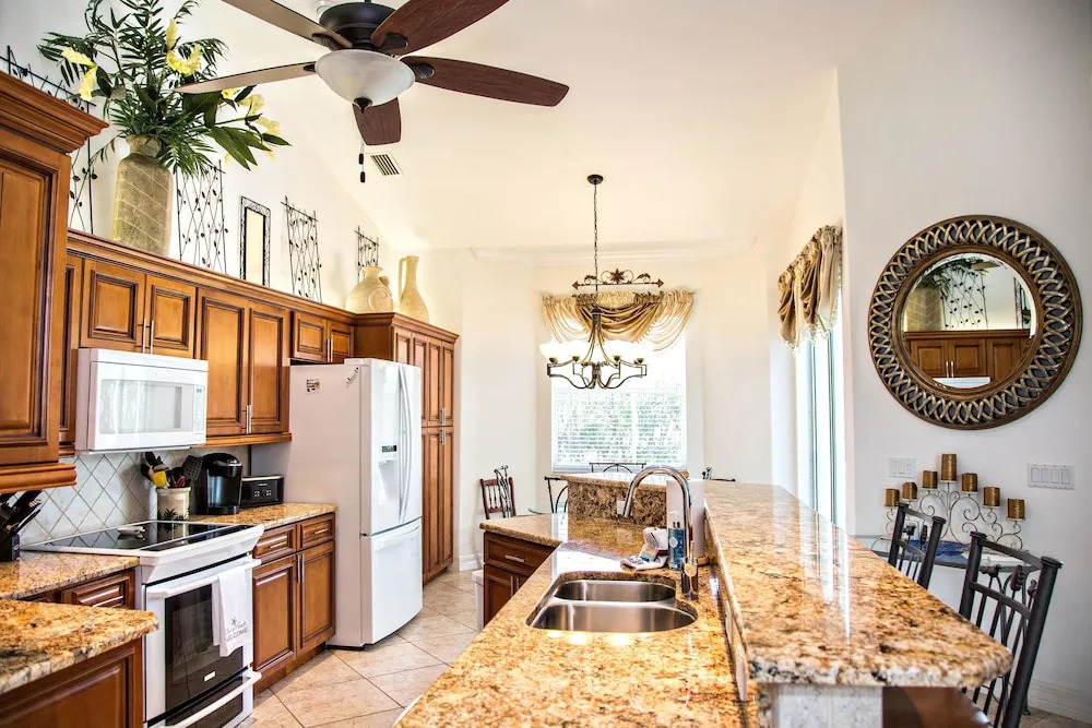 1372 Leland Way