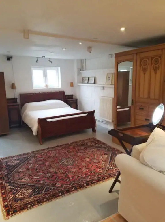 Spacious Studio Apartment in Brighton