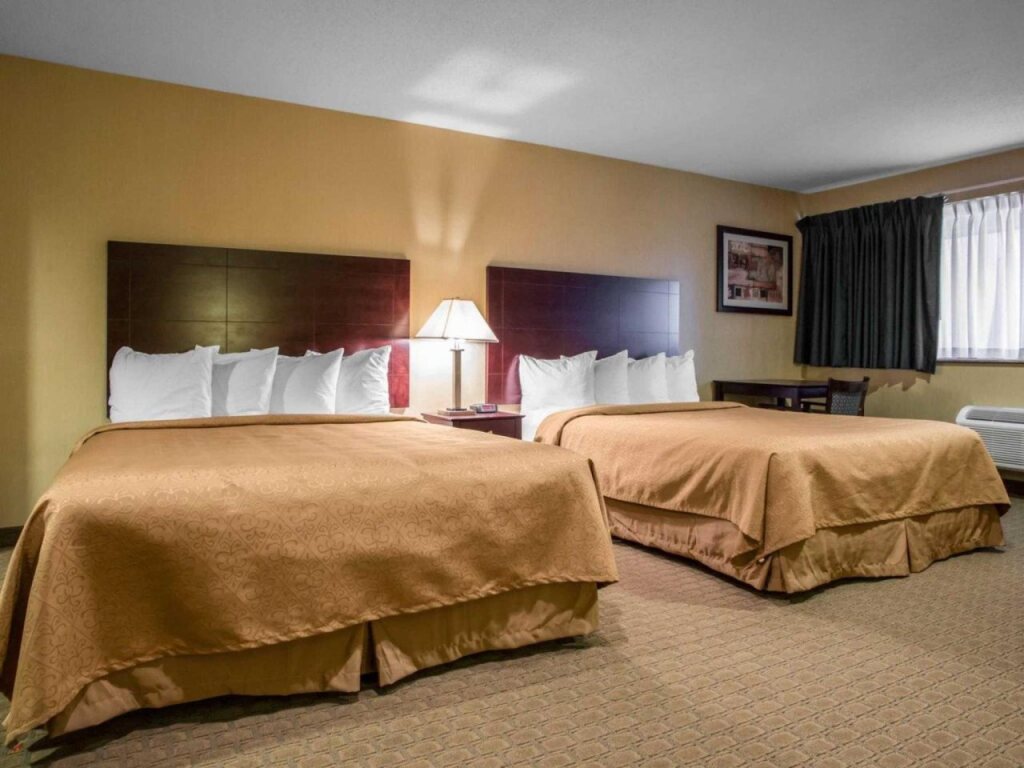 AmericInn by Wyndham Marshfield