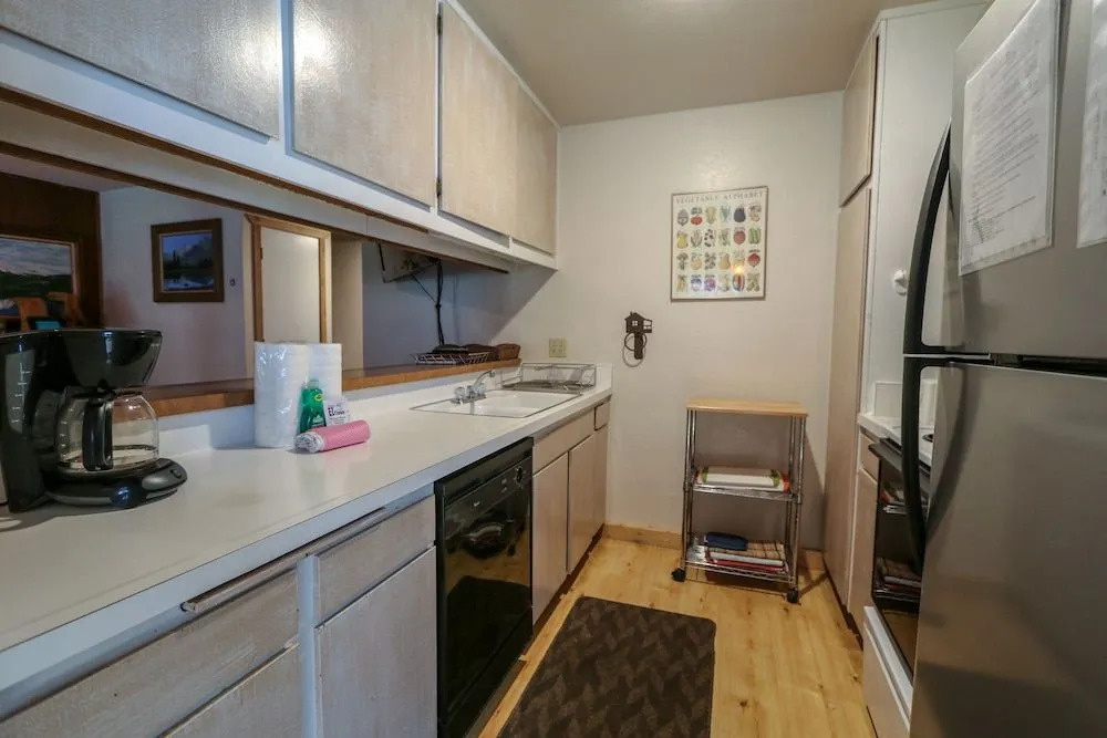 Horizons 4 120 Great Complex Amenities, On The Shuttle Route, Walk To Shops and Restaurants by RedAwning