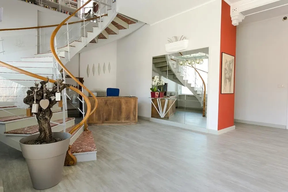 Boulevard 900 - Comfort and Style - Entire Structure 12 Beds