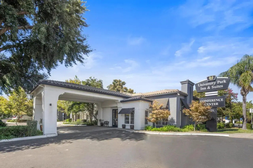 University Park Inn & Suites, an Ascend Collection Hotel