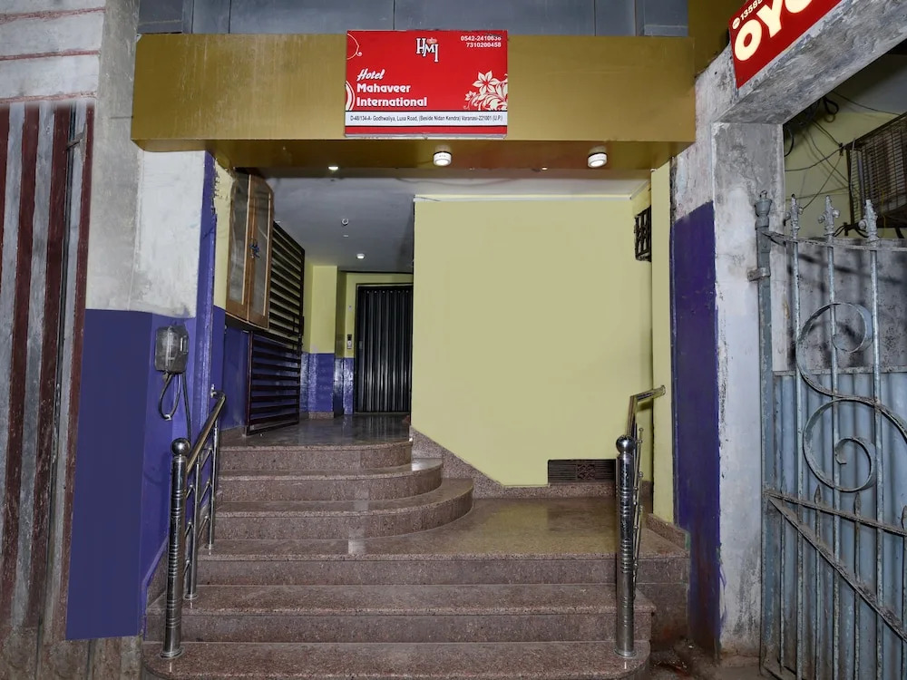 OYO 13588 Mahaveer International