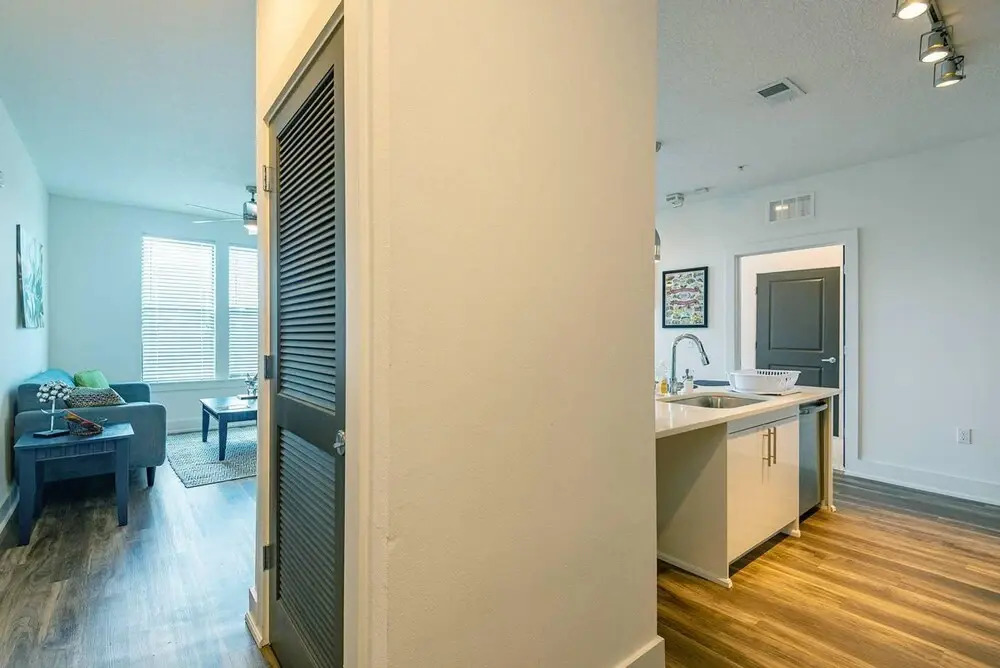 FRONTDESK NoHo Flats at North Hyde Park Apts Tampa