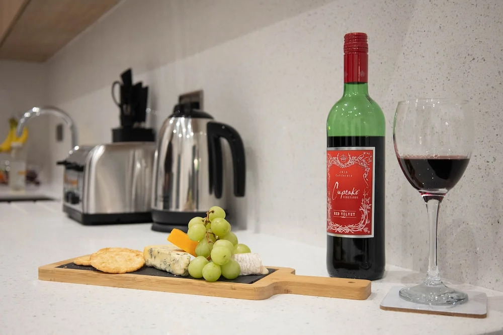 Premium 1 Bed Serviced Apartment in Greater London