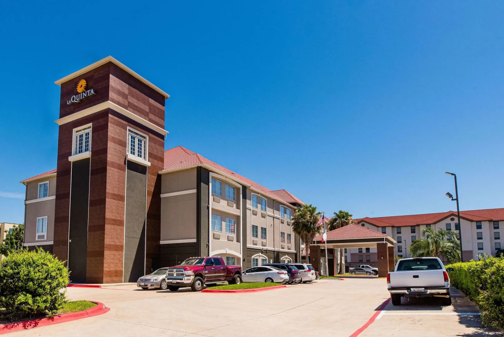 Platinum Inn & Suites Webster