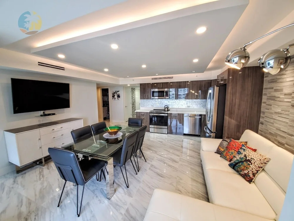 Alexander 1103 4 Bedroom Apts by RedAwning