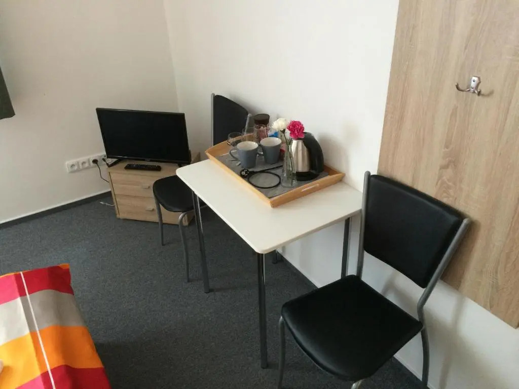 Villa Marcus - rodinný relax 200m od Penzionu Kometa, u jezera s grilem a sdílenou kuchyní