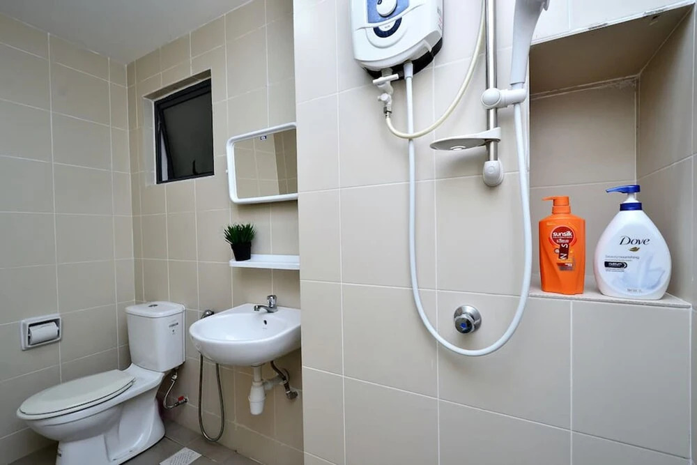 6-8 pax SetiaWalk 5min LRT Cozy Apartment Puchong