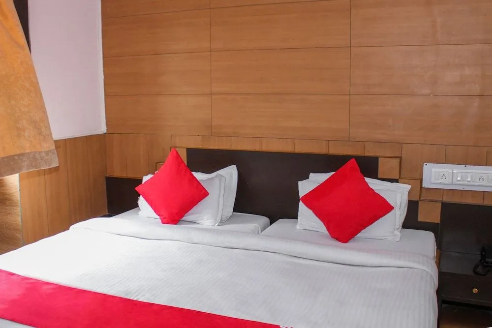 OYO 15715 Royal AR RESIDENCY