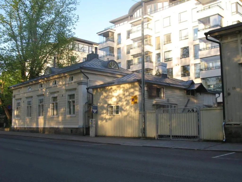 Uniikki talo kirjastosilta - Unique house at centre