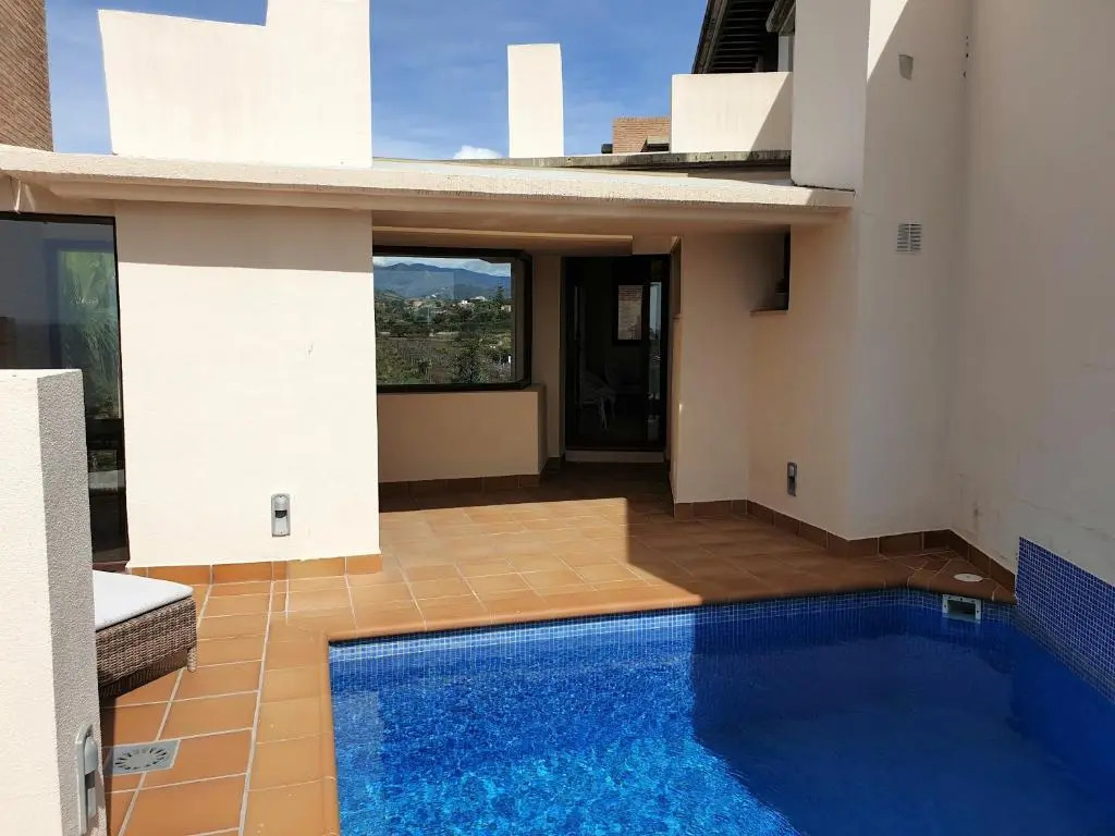 Beach Front Penthouse with Own Pool. BP8B