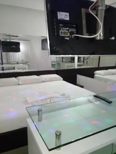 Ele e Ela Motel