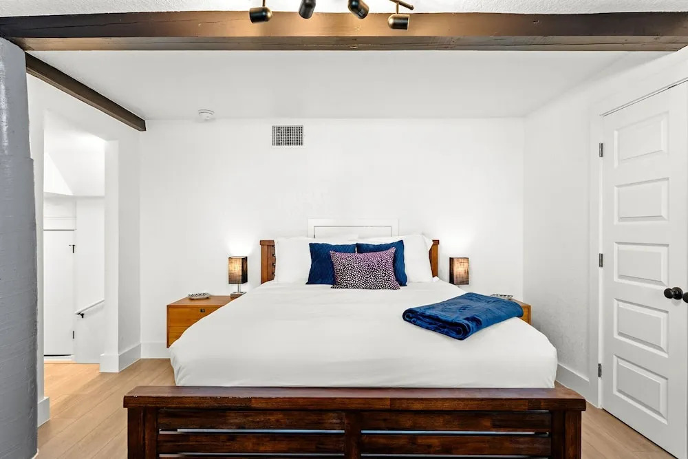 Style & Serenity - Steps Away From South Congress